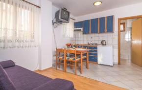 Гостиница Apartments Cvita Sučić  Трогир